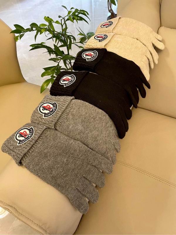 Moncler gloves 04